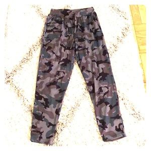 NWOT Camo drawstring joggers